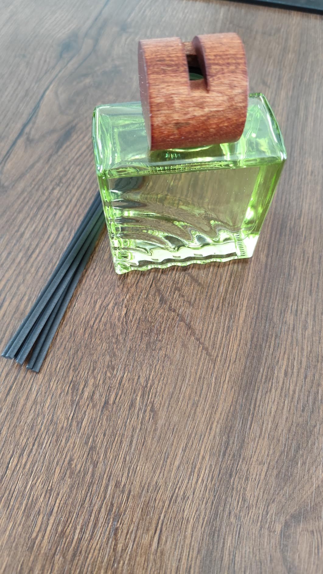 Diffuseur de parfum thé blanc 200 ml avec bâtonnets pour maison et bureau