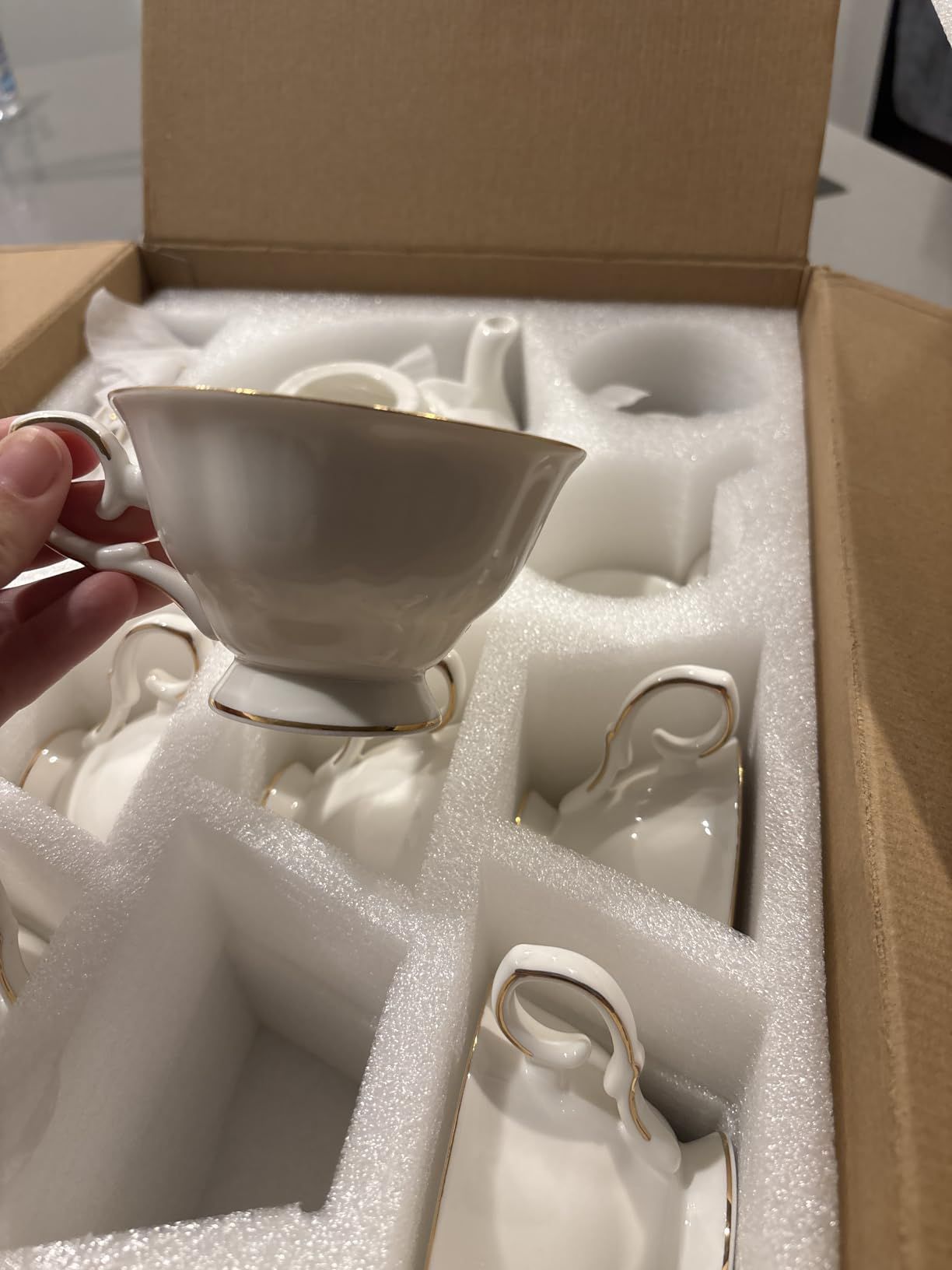 fanquare 15 Pièces Service à Thé Simple en Céramique Anglaise Blanche, Théière, Tasses en Porcelaine Osseuse pour Adultes, Cuillères Assorties, Service à Thé de L'Après-Midi Service à Café