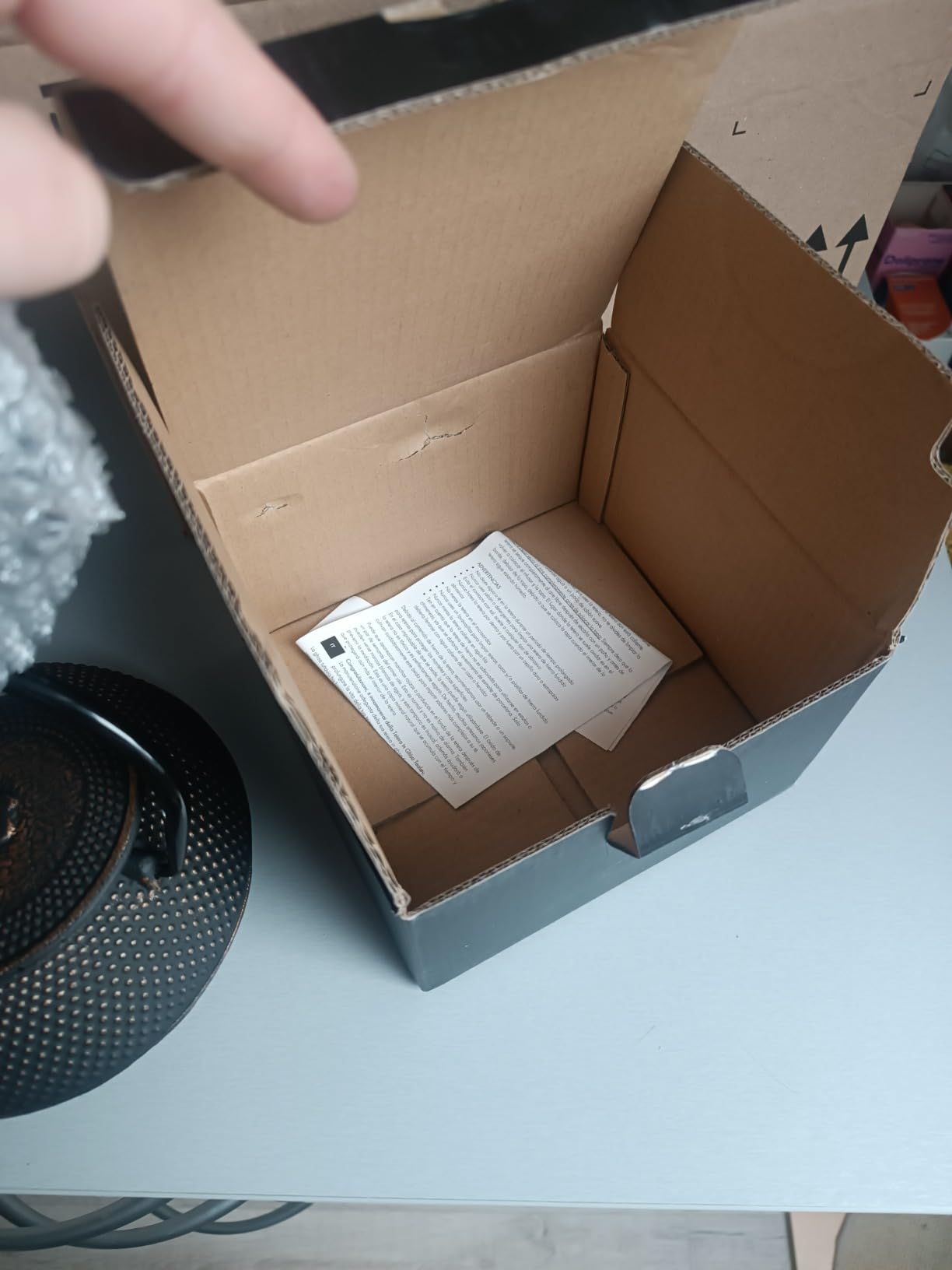 Arare THEIERE en Fonte 1,1 Litre | Théière en Fonte avec Infuseur | Entièrement émaillée de l'intérieur | Prépare Une Tasse de Thé Parfaite | Design Authentique Japonais à Picots | Arare Bleu