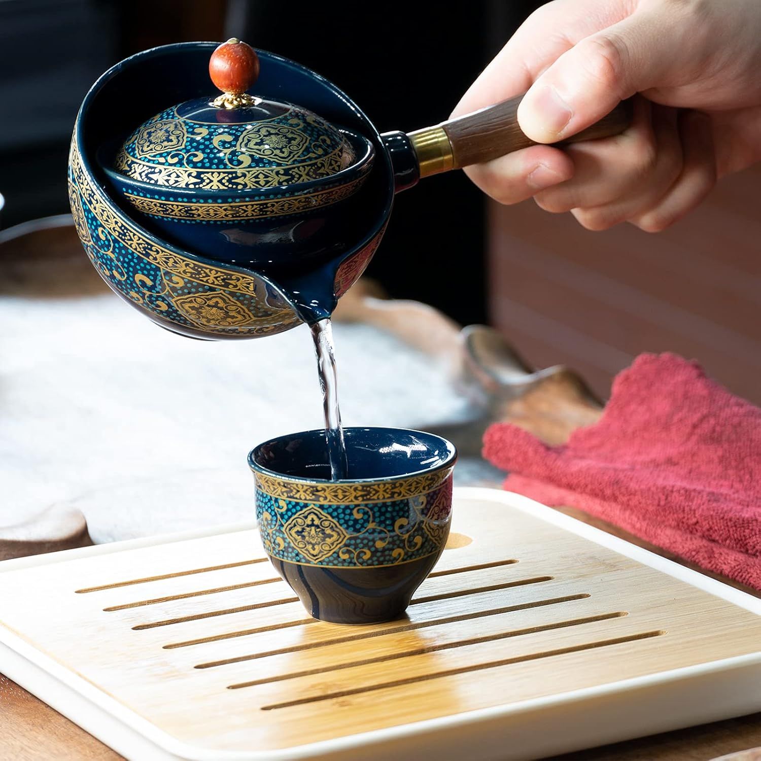 LURRIER Service à thé chinois Gongfu en porcelaine, théière portable avec rotation à 360° et infuseur, sac cadeau portable tout-en-un pour voyage, maison, cadeau, extérieur et bureau (bleu floral)