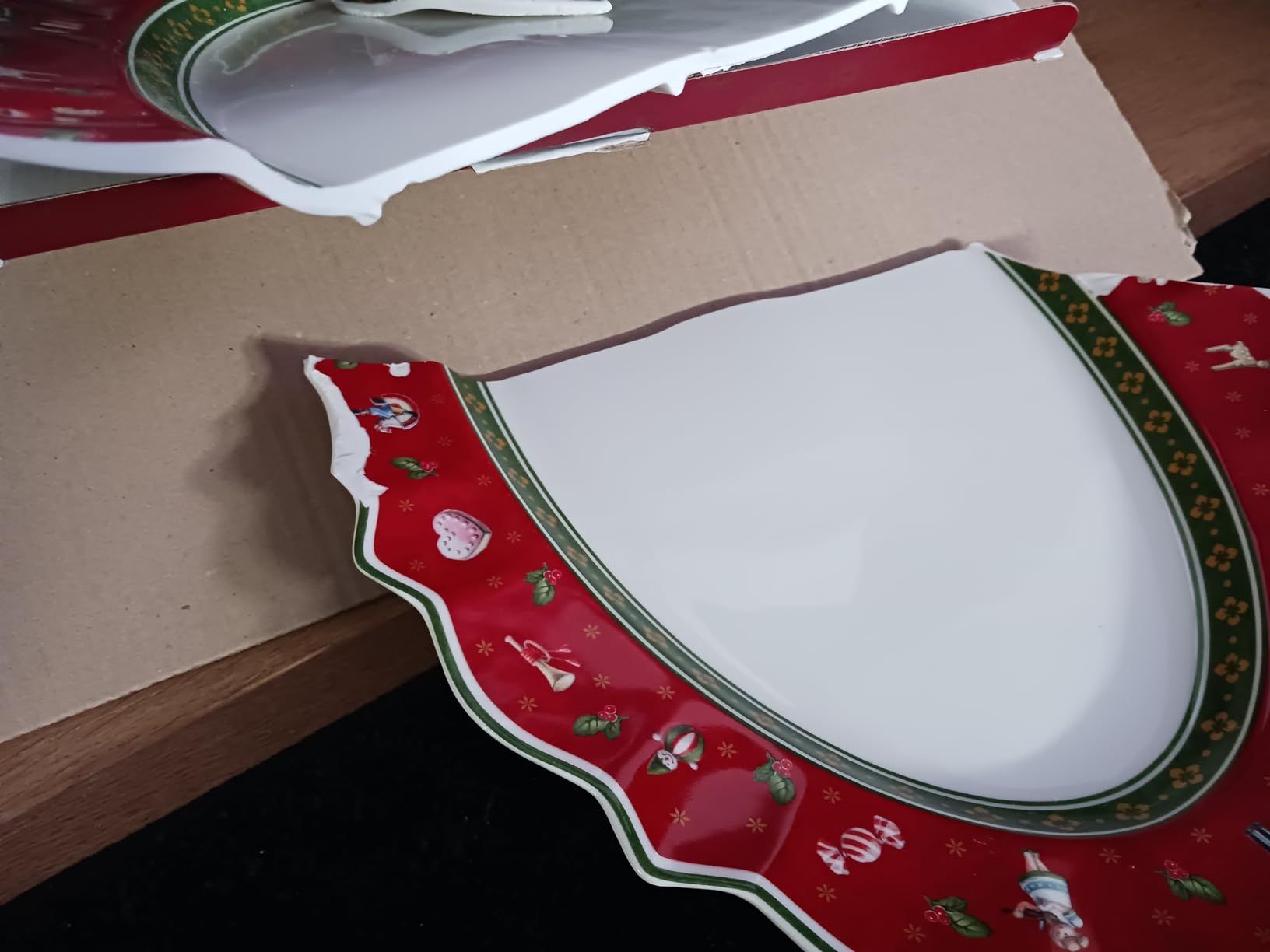 Villeroy & Boch Toy's Delight, Cafetière/Théière, 1,5 litre, Porcelaine Premium, Blanc/Rouge/Vert