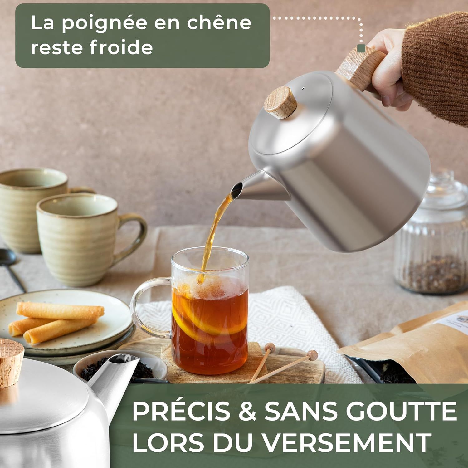 WALDWERK Théière avec Infuseur (1,1L) en Acier Inoxydable 304 - Poignées en Bois de Chêne, Sans Goutte, Filtre Amovible et Réchaud