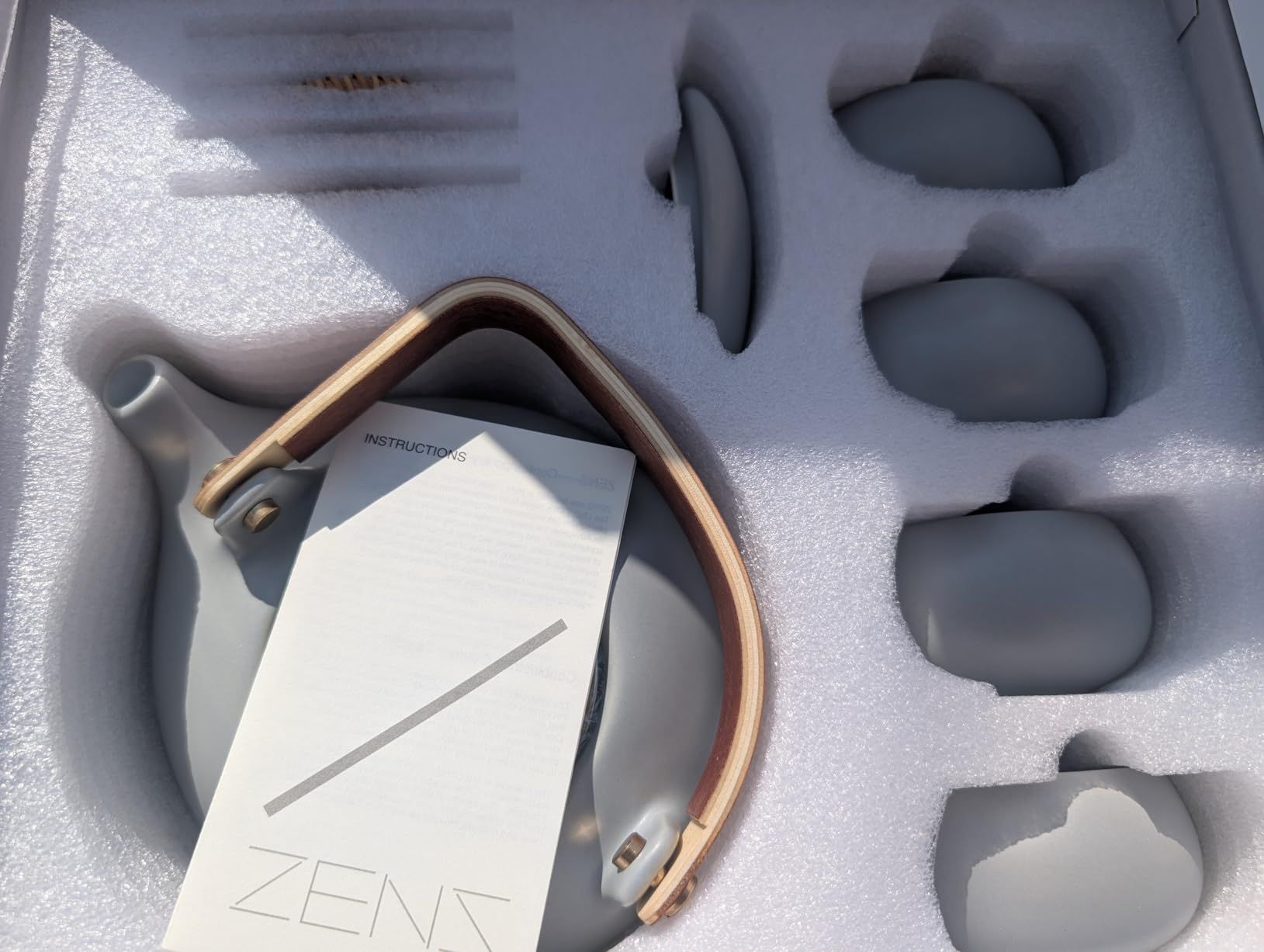 ZENS Theiere avec infuseur, Théière en japonaise avec 4 tasse pour le thé en vrac, gris céramique Théière avec filtre en acier inoxydable 304 pour les fleurs Thé, manche en bois moderne