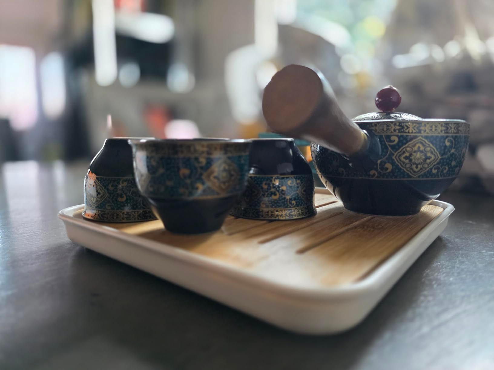 LURRIER Service à thé chinois Gongfu en porcelaine, théière portable avec rotation à 360° et infuseur, sac cadeau portable tout-en-un pour voyage, maison, cadeau, extérieur et bureau (bleu floral)