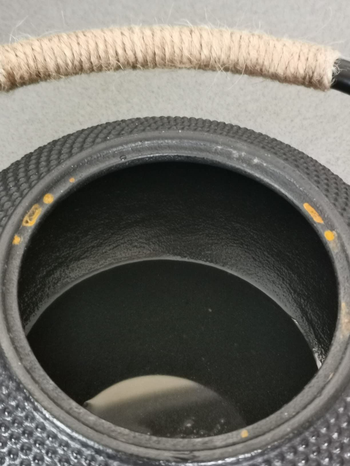 Théière en Fonte avec Infuser, 600ml Théière Induction pour Thé Noir, Bouilloire à Thé pour Les Amateurs de Thé, Noir