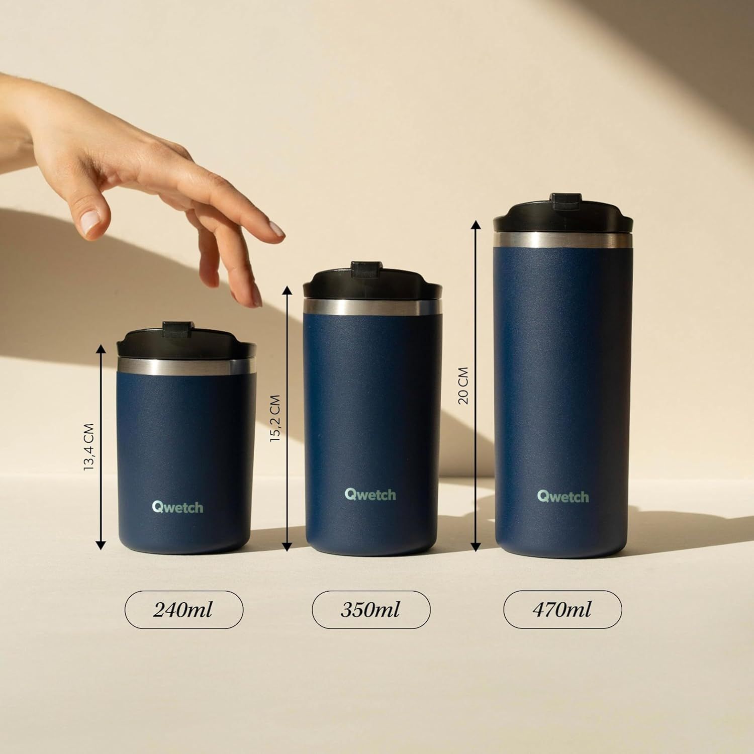 QWETCH - Travel Mug Isotherme - Anémones 470ml - Thermo Café & Thé en Inox - 6h Chaud et 12h Froid - Étanche, Mug de voyage
