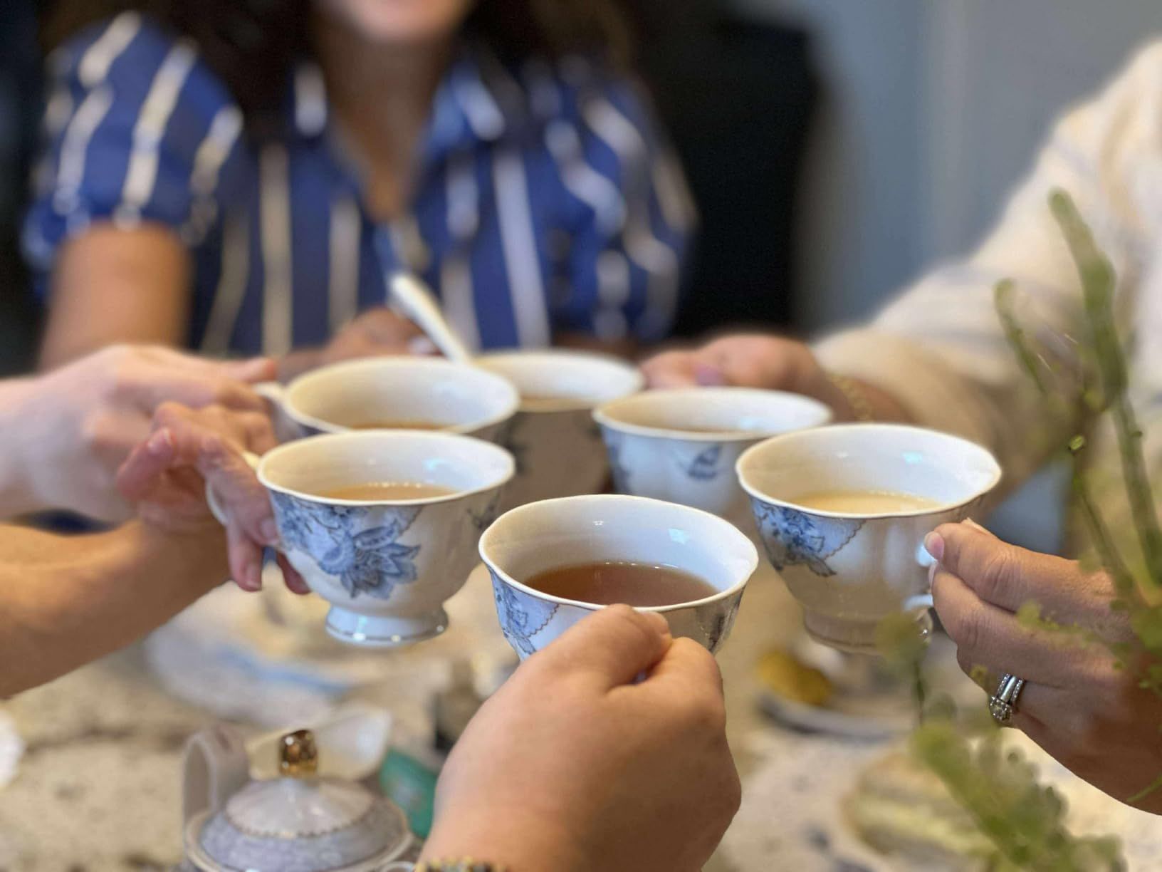 fanquare Service à Thé en Porcelaine Fleurs Bleues, Ensemble de Tasse et Soucoupe à Thé, Service de Thé 6 Personnes, Théière de Mariage Pichet à Crème Dans un Sucrier, Service à Café en Porcelaine
