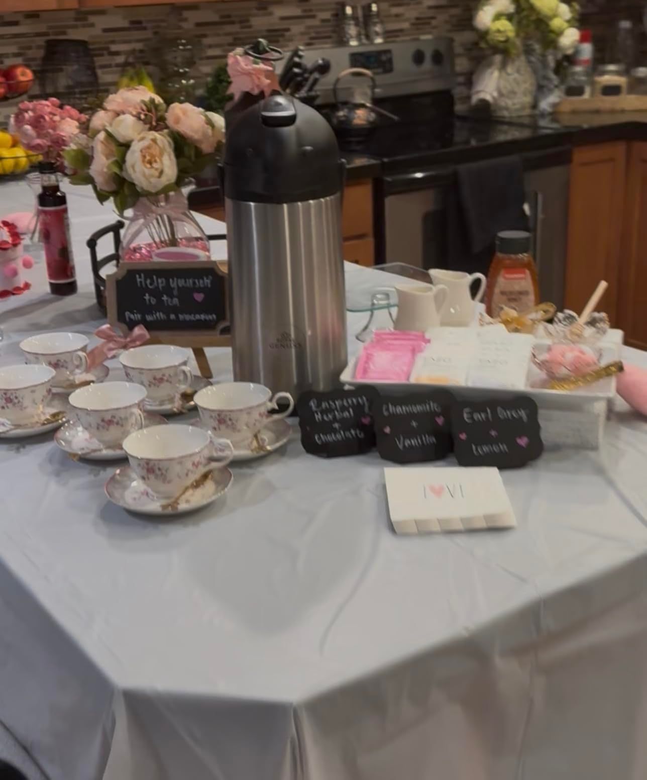 fanquare Service à Thé en Porcelaine, Ensemble de Tasse et Soucoupe à Thé, Service de Thé 6 Personnes, Théière de Mariage Pichet à Crème dans un Sucrier, Service à Café Flower China, Rose Rouge