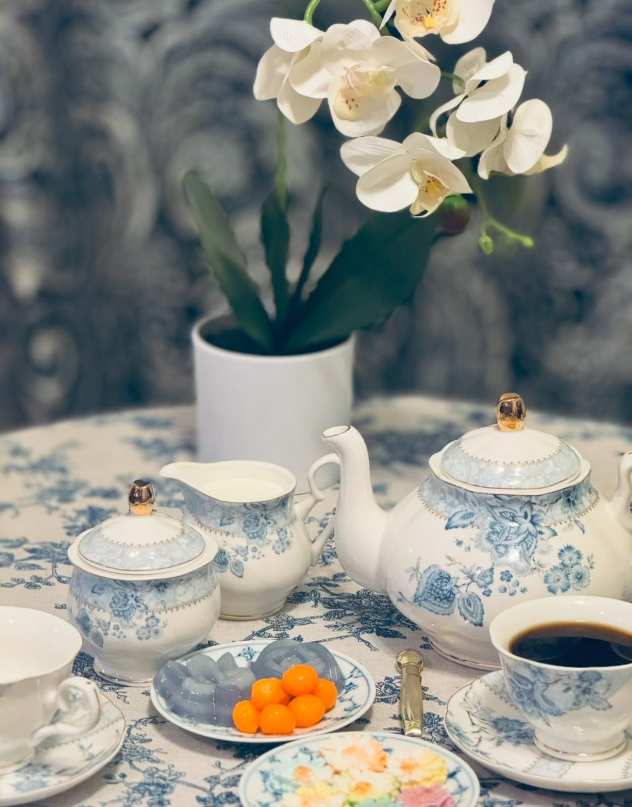 fanquare Service à Thé en Porcelaine Fleurs Bleues, Ensemble de Tasse et Soucoupe à Thé, Service de Thé 6 Personnes, Théière de Mariage Pichet à Crème Dans un Sucrier, Service à Café en Porcelaine