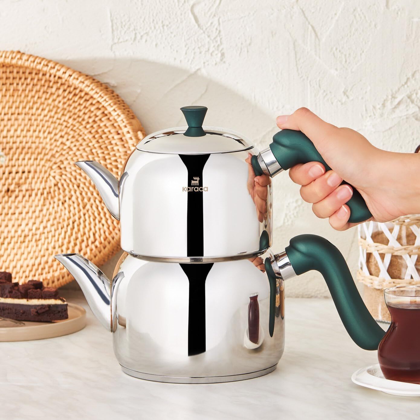 Karaca Edena Midi Théière Set Rouge, Acier, Convient pour l'induction, Théière:1,5 litres Buveur : 2 litres, Il a un corps en acier, Théière turque