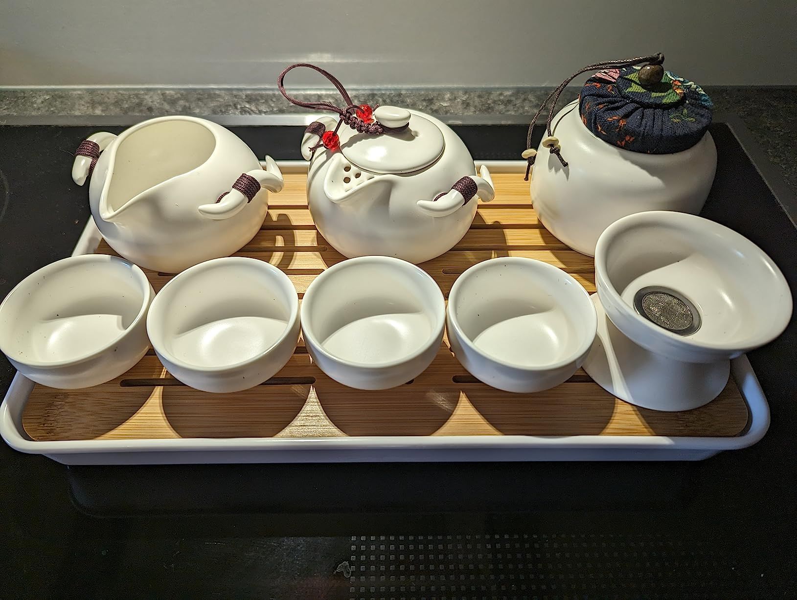 fanquare Portable Kungfu Service à Thé Chinois, Ensemble de Thé Kungfu Fait Main, Théière en Porcelaine, Tasses à Thé, Plateau à Thé en Bambou et Un Sac pour Voyage, Blanc