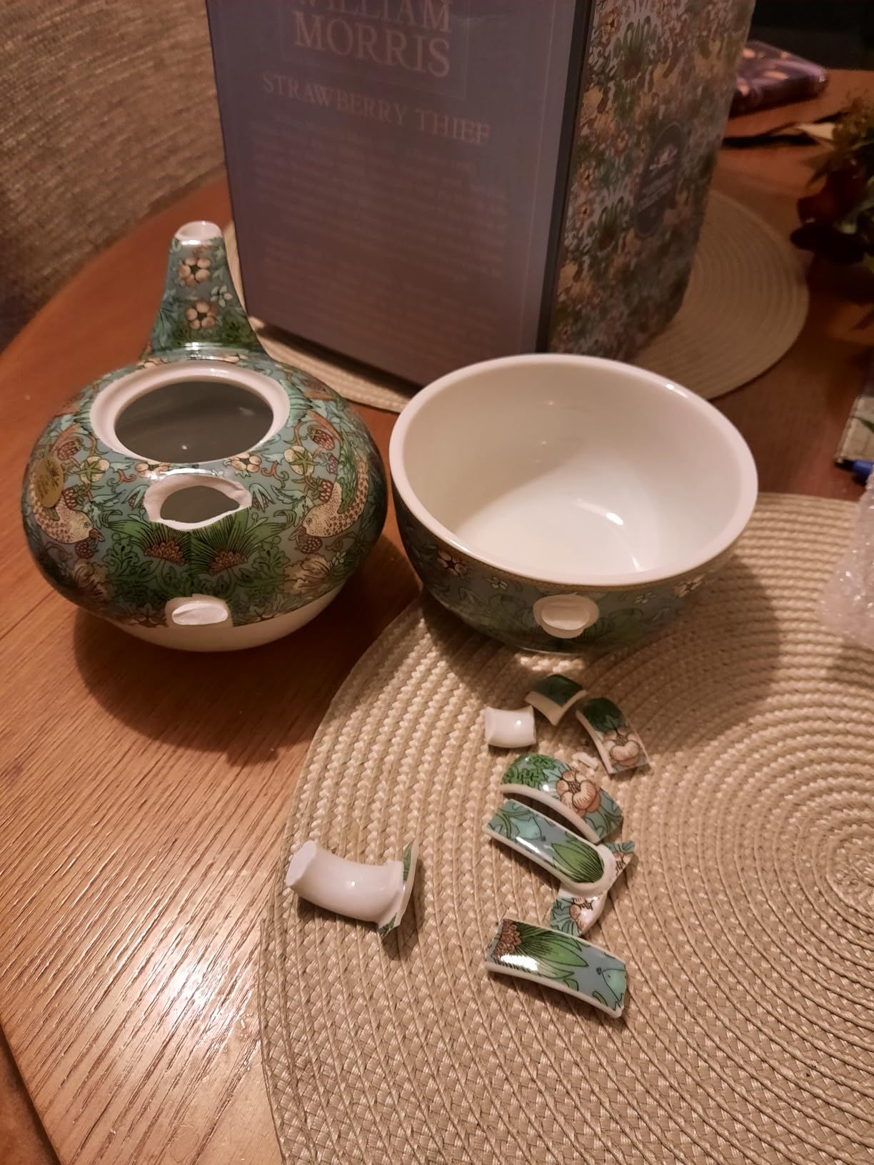 Lesser & Pavey Théière en céramique de conception britannique | Grande théière pour servir des boissons chaudes | Théières pour toutes les tailles familiales – William Morris, branche de saule