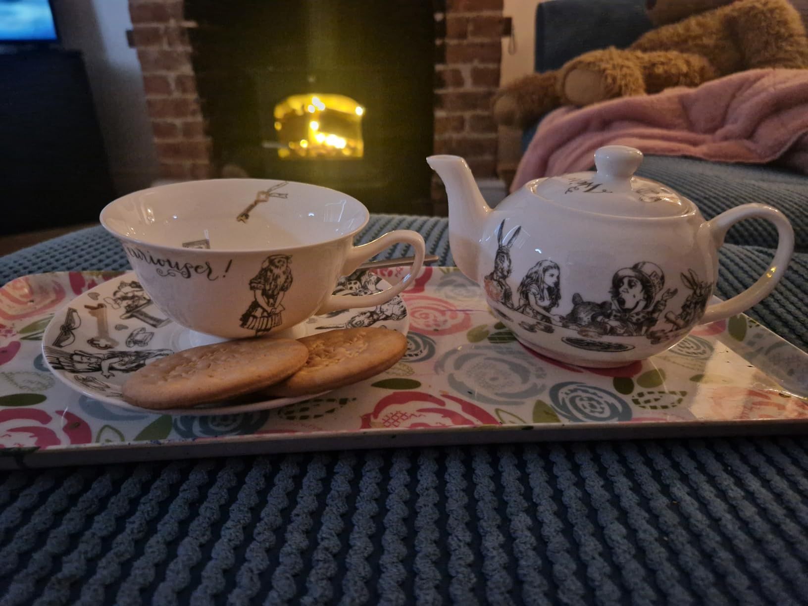 V&A Alice In Wonderland Mini Théière Dans Boîte Cadeau, 450Ml, Blanc