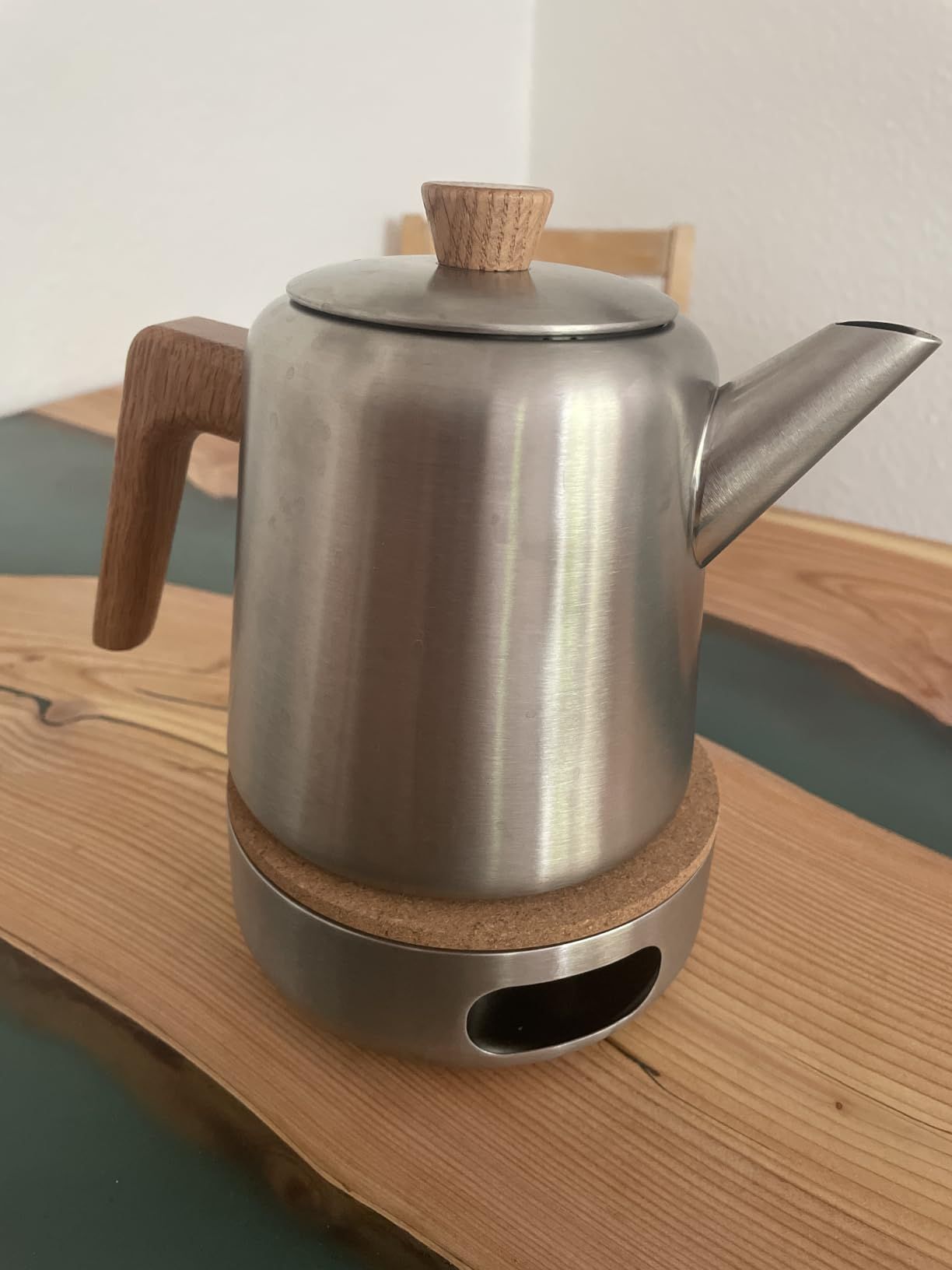 WALDWERK Théière avec Infuseur (1,1L) en Acier Inoxydable 304 - Poignées en Bois de Chêne, Sans Goutte, Filtre Amovible et Réchaud