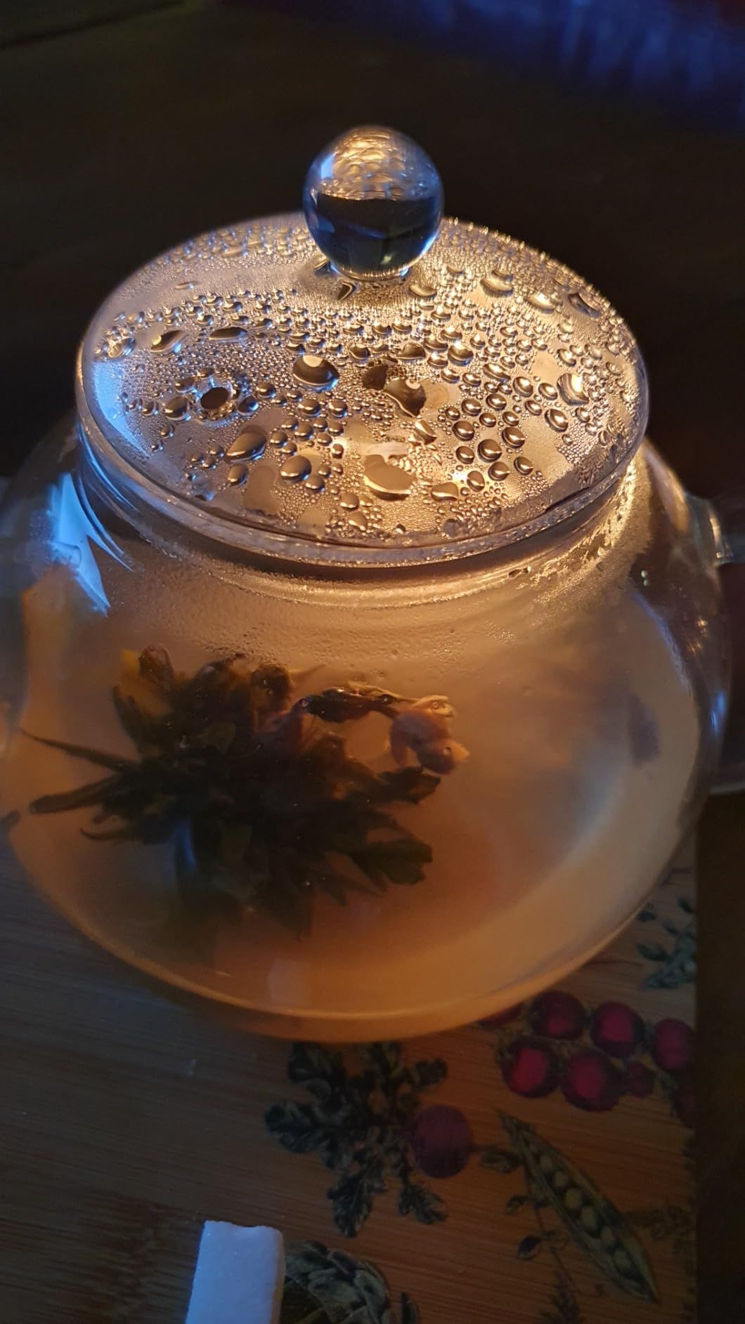 Teabloom Théière en Verre, Résistante à la Cuisson et aux Micro-ondes, avec Infuseur Amovible pour Thé en Vrac – 2 Thés Fleuris Inclus – Bouilloire et Machine à Thé 1.2 L