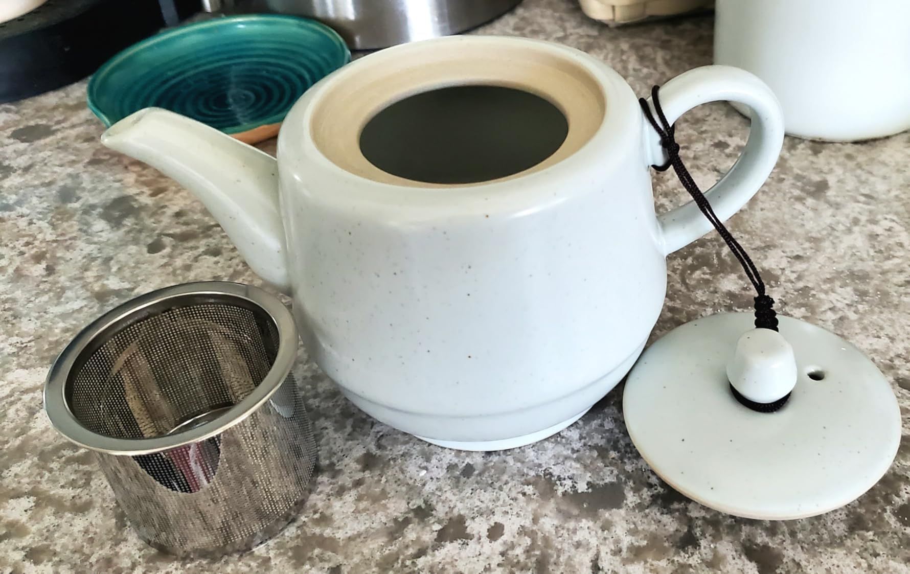 Théière en céramique de style rural avec infuseur en acier inoxydable 473,6 g – Théière en porcelaine fleurie et feuilles mobiles (vert)